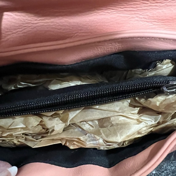 NWT Italians Leather Quilted Crossbody with Detachable Chain Strap - Picture 10 of 10